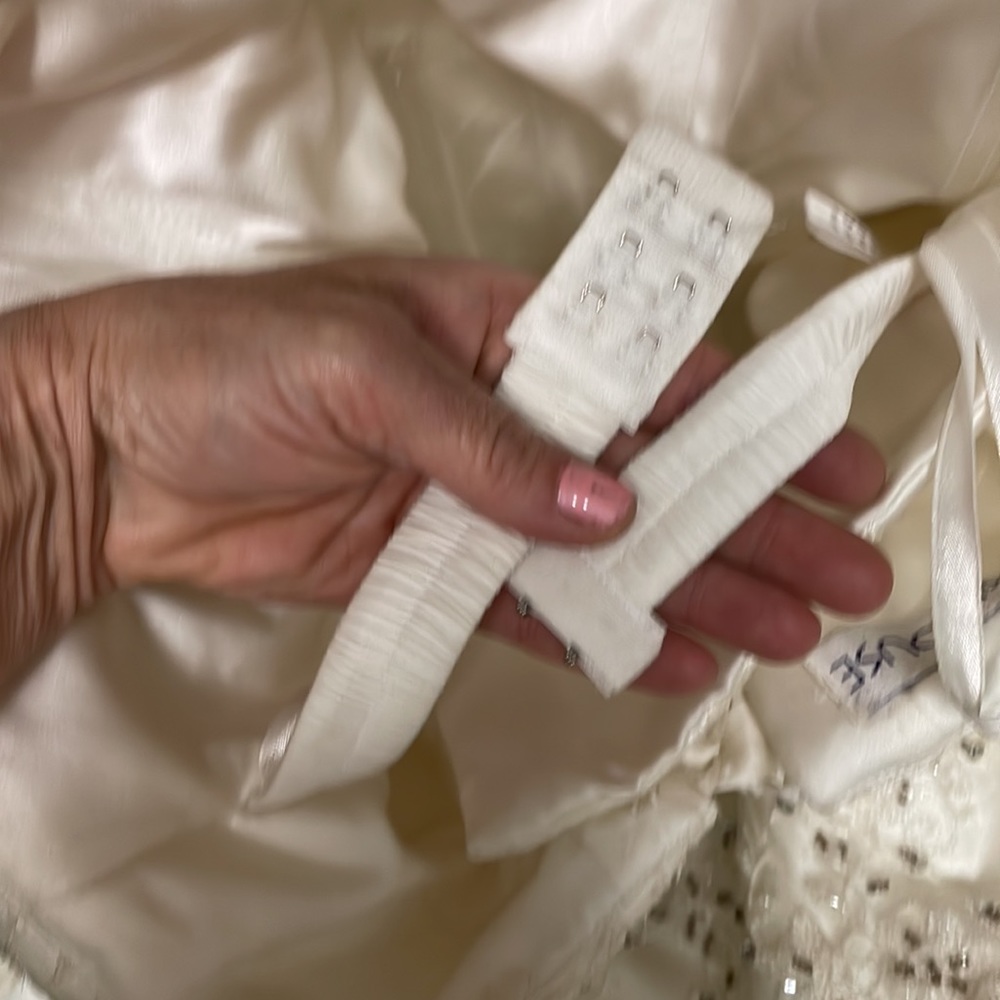 Wedding dress - Picture 11 of 11